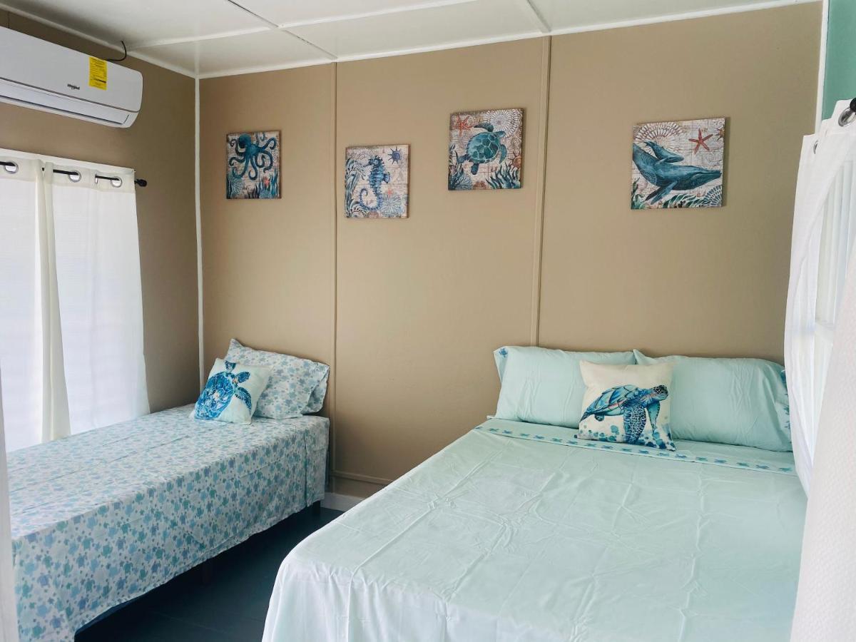 Blue Sky Rentals Utila Exterior photo