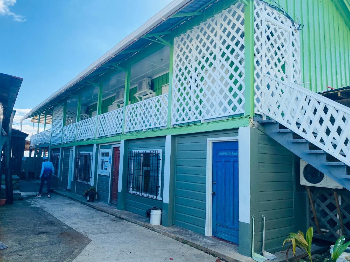 Blue Sky Rentals Utila Exterior photo