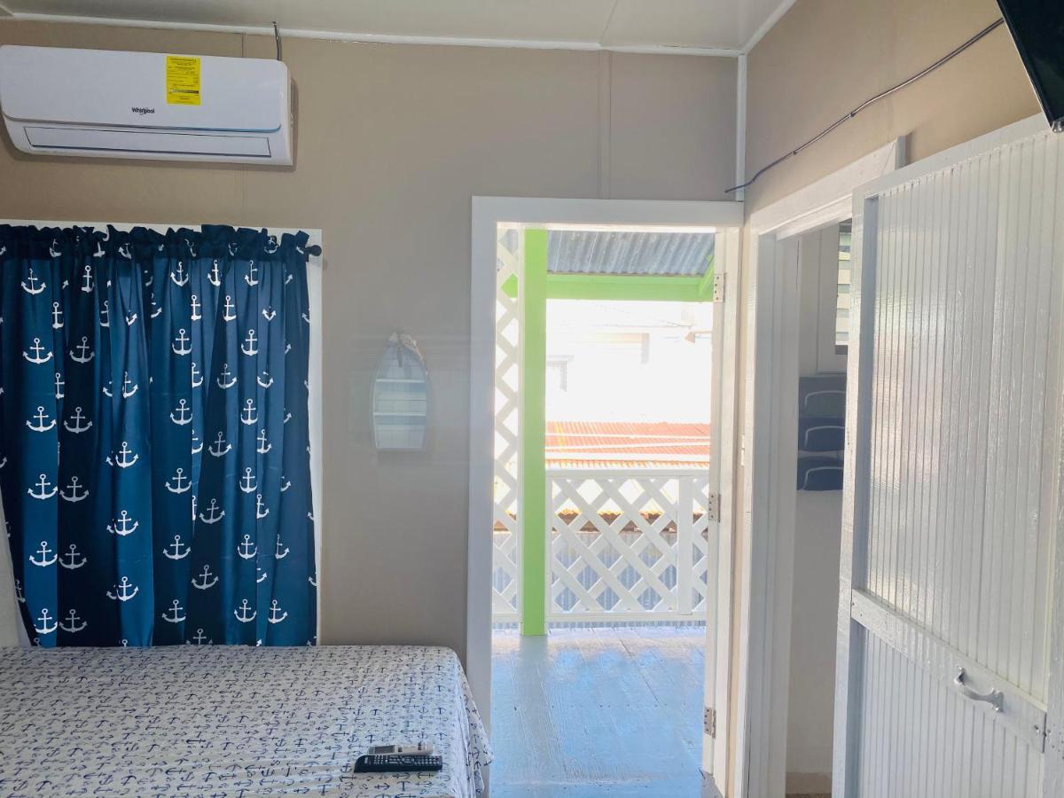 Blue Sky Rentals Utila Exterior photo