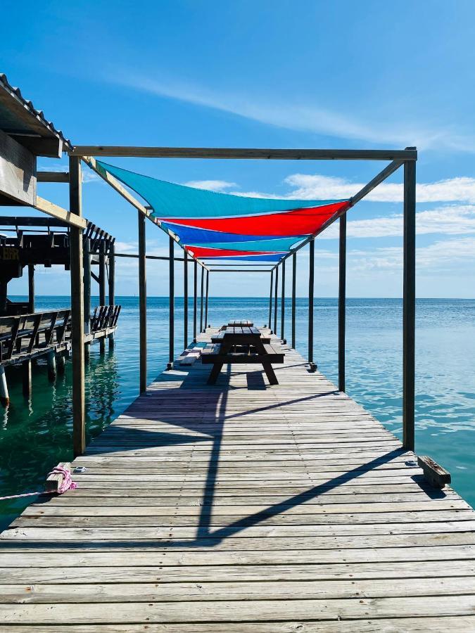 Blue Sky Rentals Utila Exterior photo