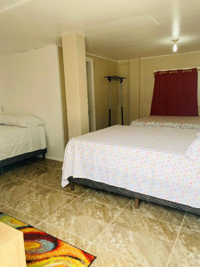 Blue Sky Rentals Utila Exterior photo